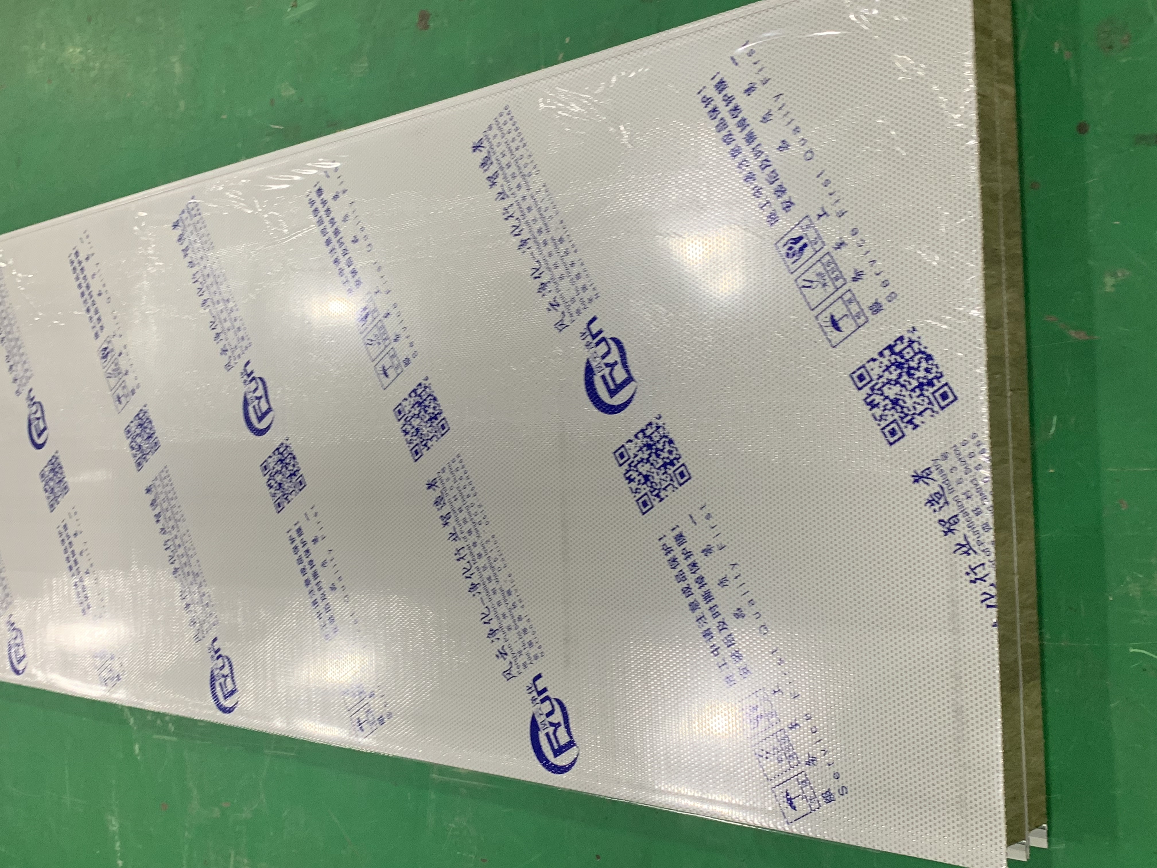 为什么岩棉夹芯板防火、保温隔热性能这么出色